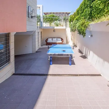 Acacia Apartment