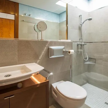 Acacia Apartment *