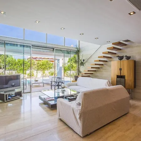Acacia Apartment *